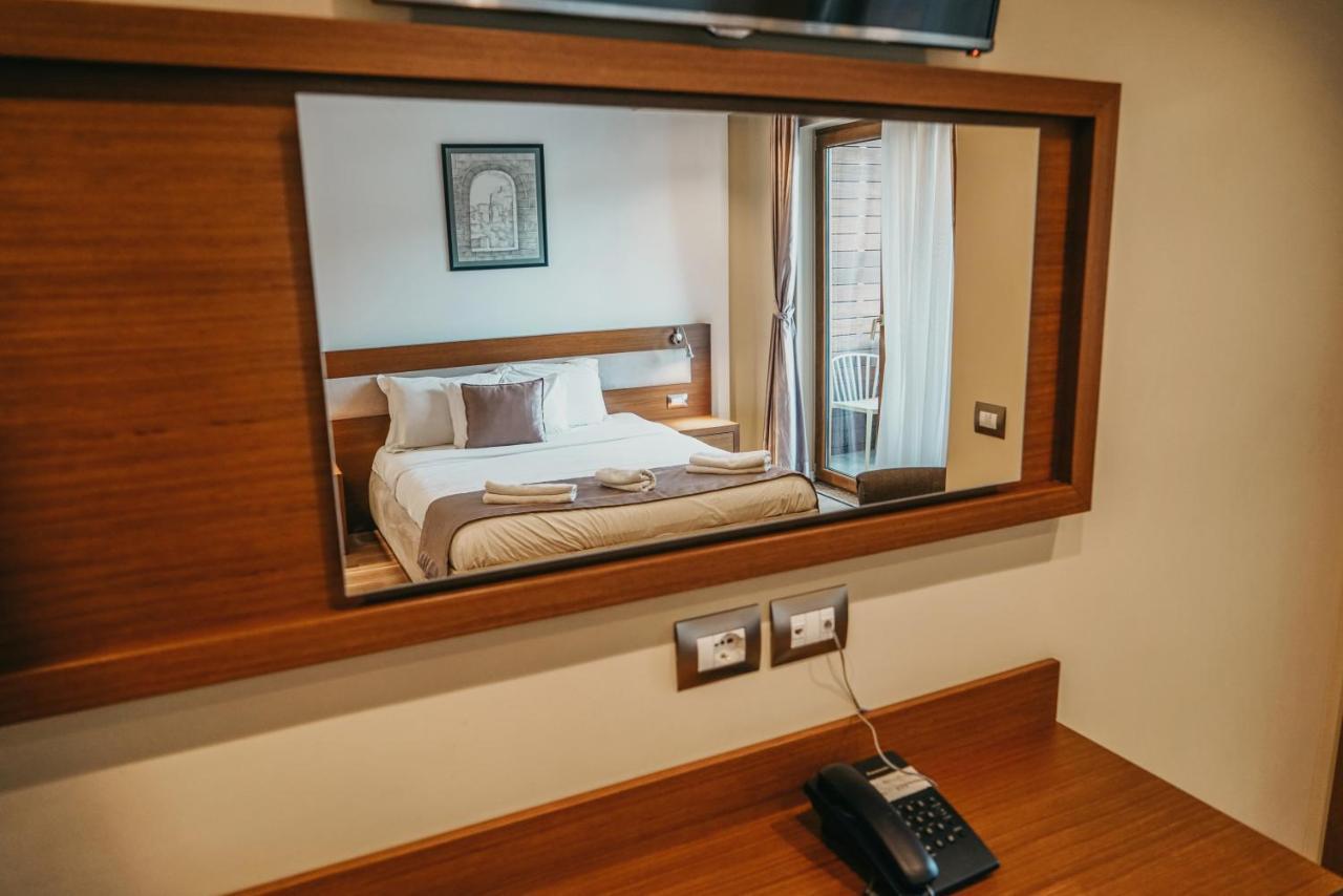 Center Hotel Gjirokastër Eksteriør bilde