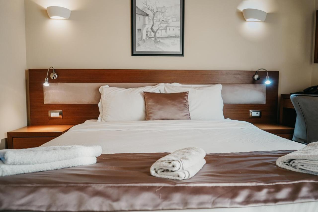 Center Hotel Gjirokastër Eksteriør bilde