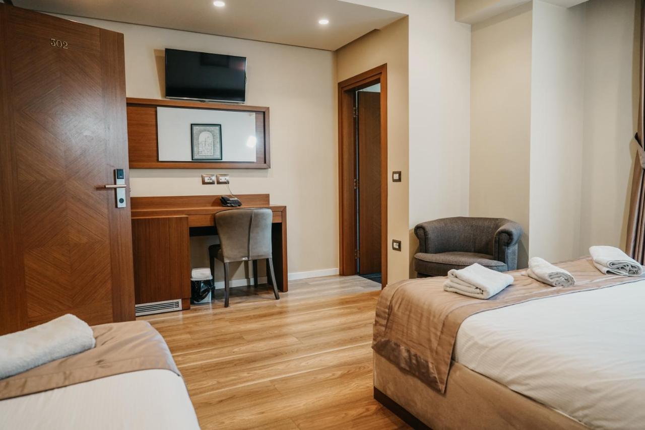 Center Hotel Gjirokastër Eksteriør bilde