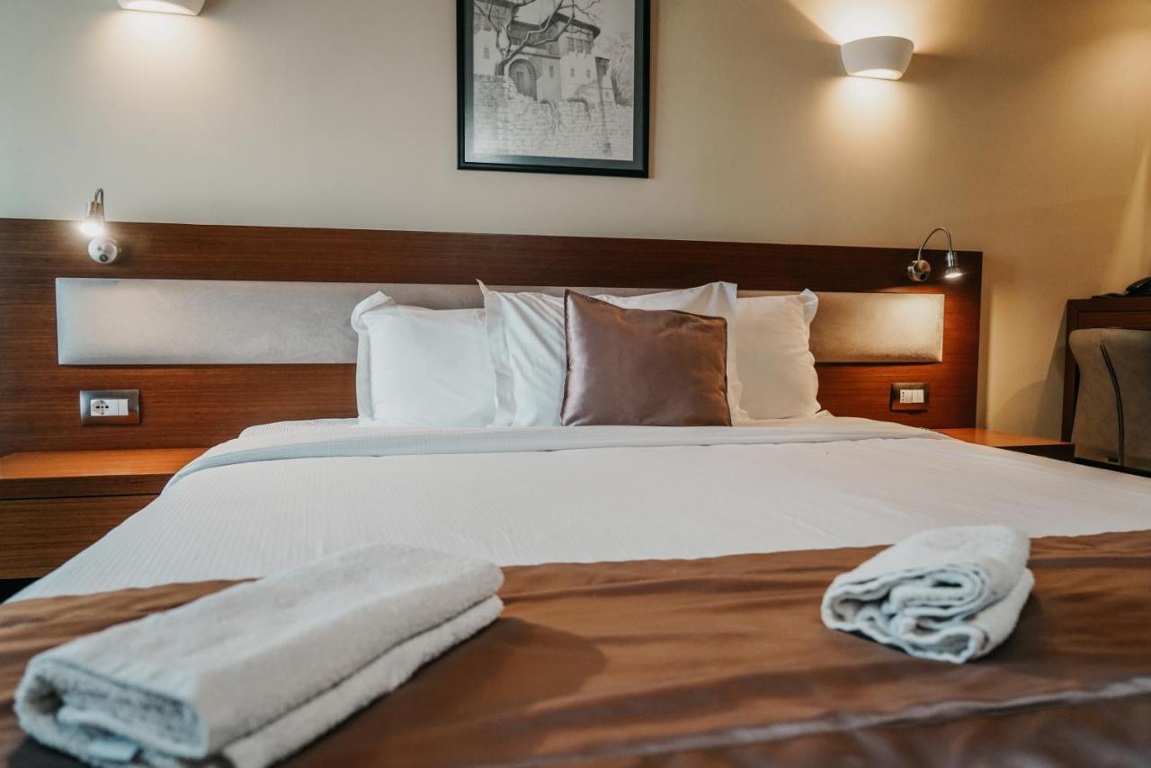 Center Hotel Gjirokastër Eksteriør bilde