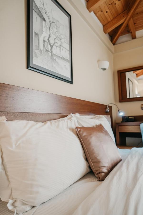 Center Hotel Gjirokastër Eksteriør bilde