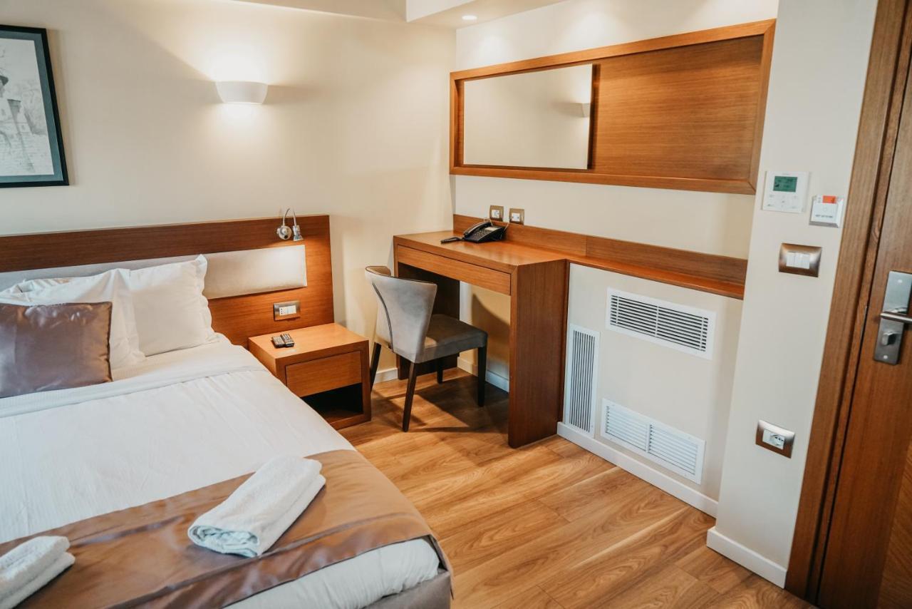 Center Hotel Gjirokastër Eksteriør bilde