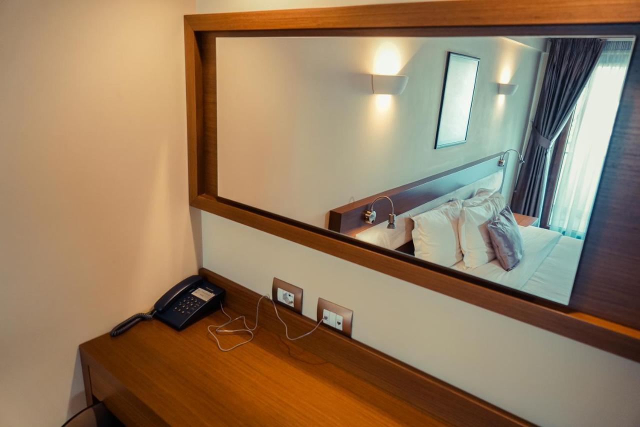Center Hotel Gjirokastër Eksteriør bilde