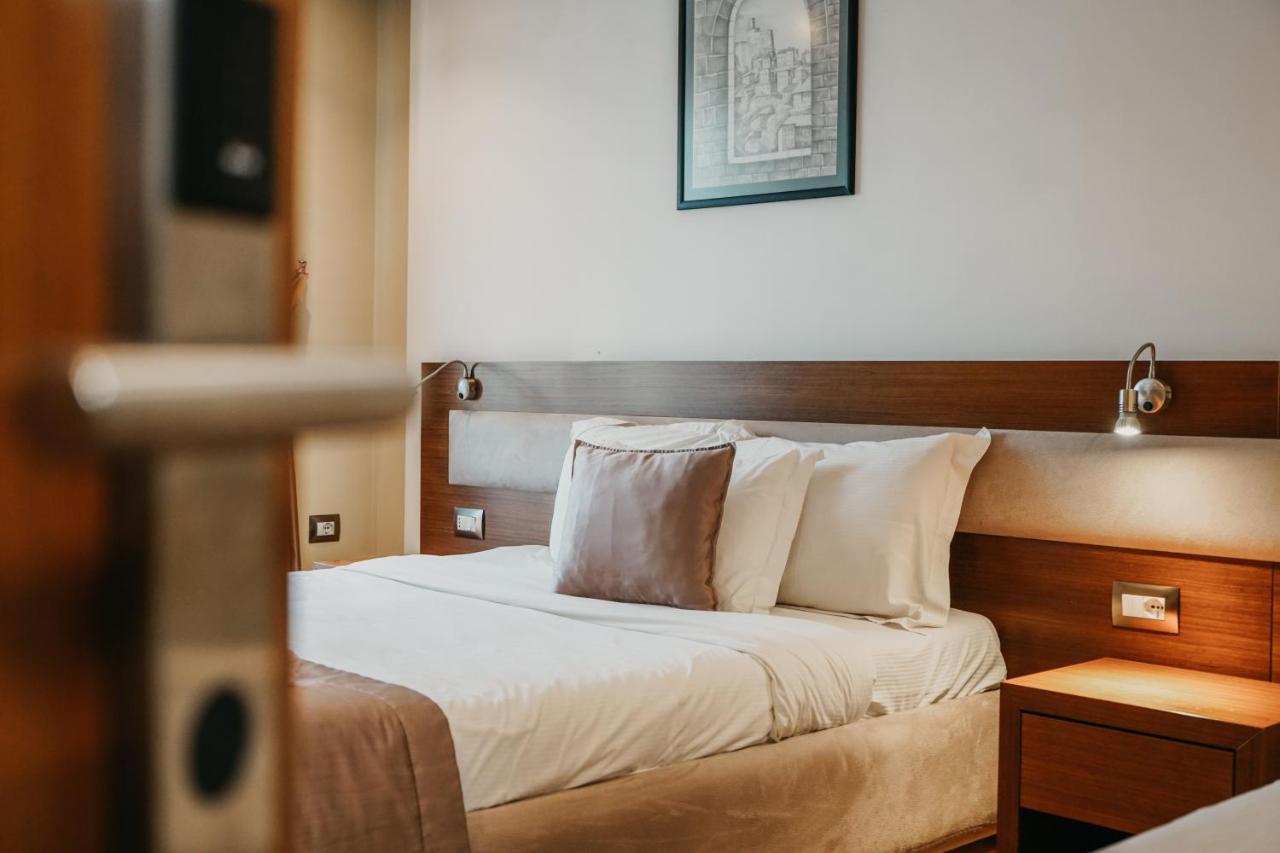 Center Hotel Gjirokastër Eksteriør bilde