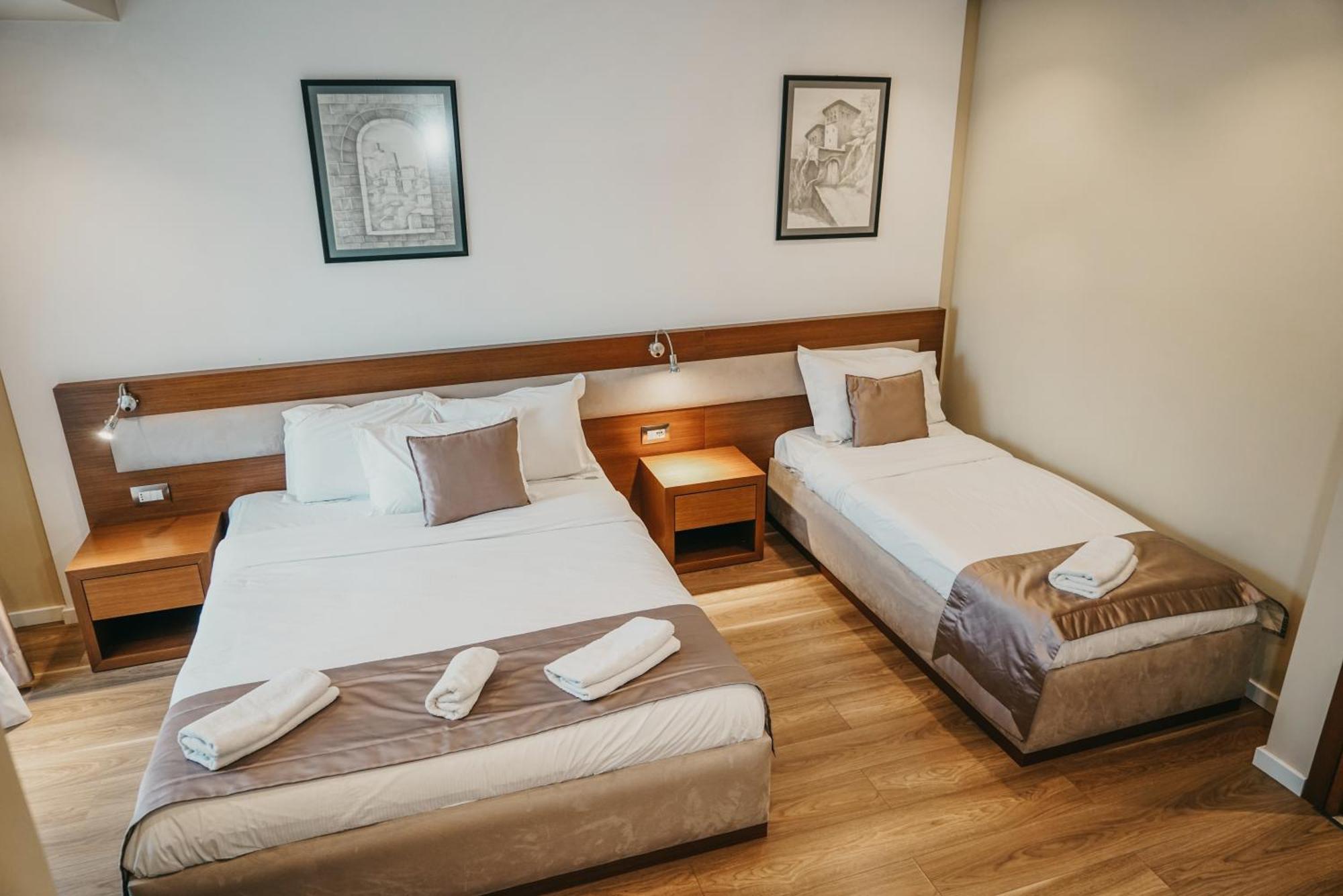 Center Hotel Gjirokastër Eksteriør bilde