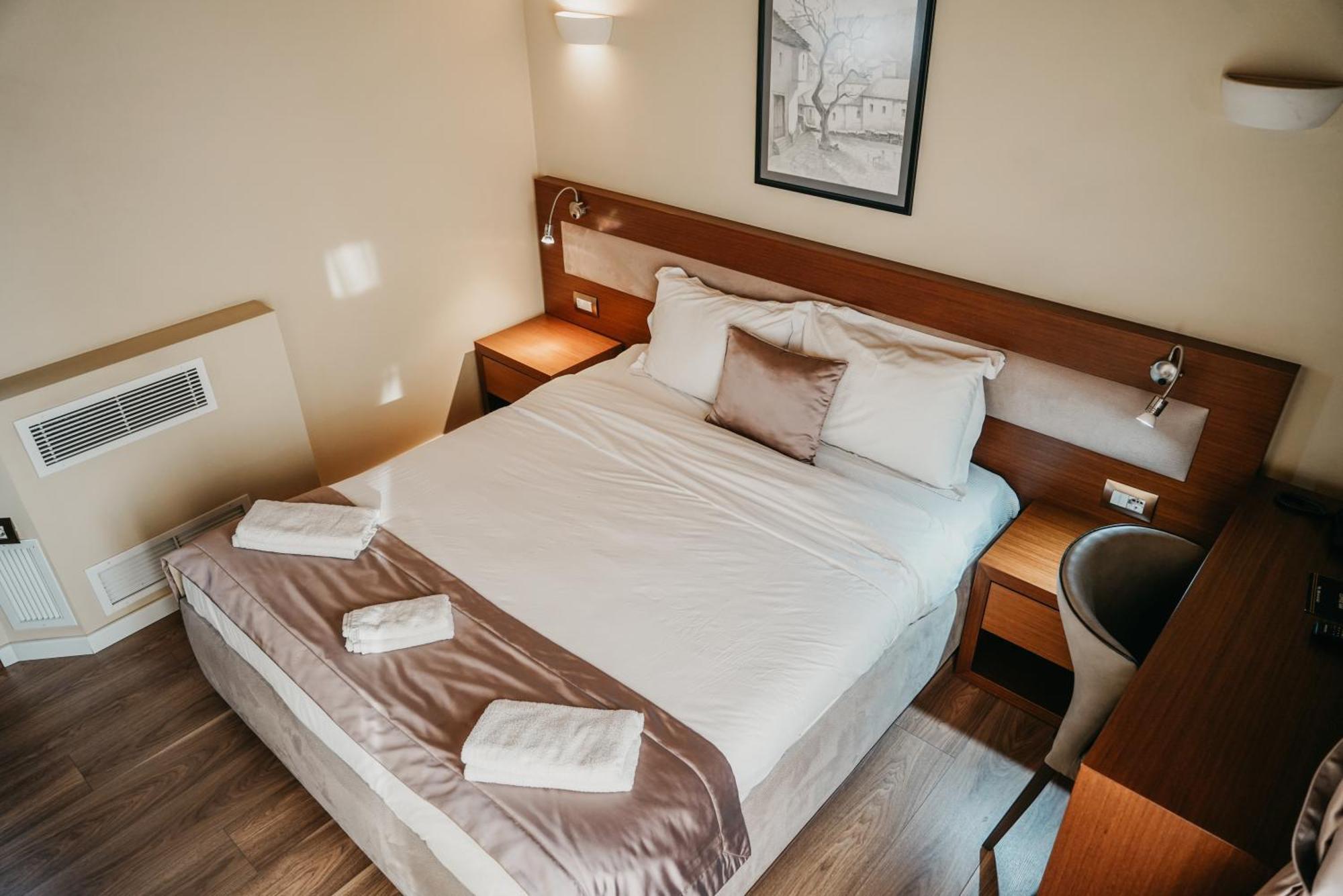 Center Hotel Gjirokastër Eksteriør bilde