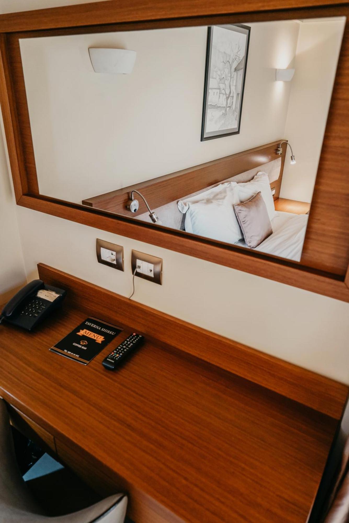 Center Hotel Gjirokastër Eksteriør bilde